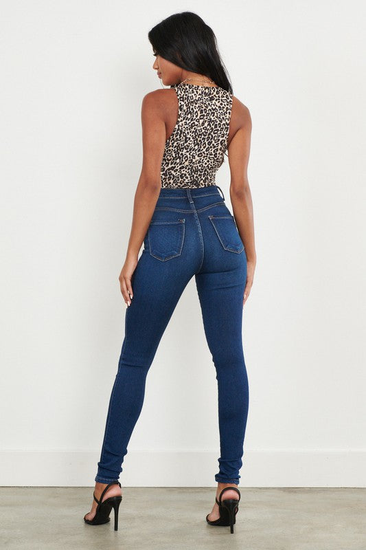 Step up your denim game with our High Waisted Classic Skinny Jeans. Made with stretch denim for the perfect balance of comfort and style. High-rise cinching for a flattering fit, and a classic skinny silhouette to accentuate your curves. Soft fabric for all-day comfort.