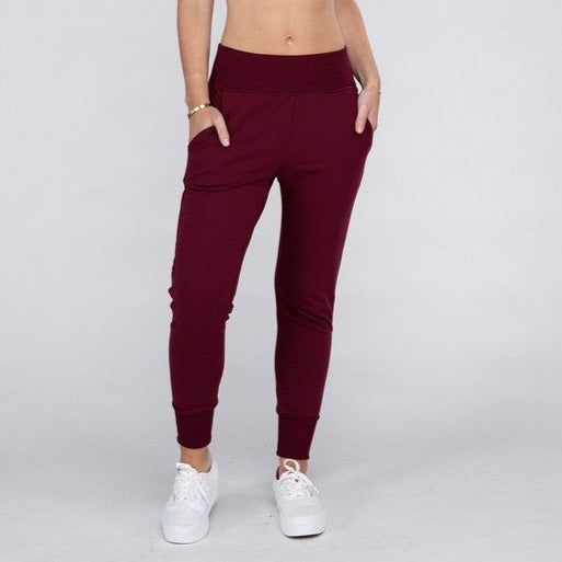 These must-have Comfy Stretch Lounge Sweat Pants are the perfect loungewear option. Their soft and stretchy fabric provides unparalleled comfort while the elastic waistband ensures a secure and flexible fit. Whether you're relaxing at home or running errands, these pants will keep you comfortable and stylish.