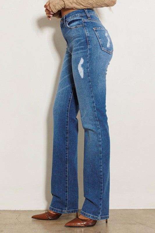 Product experts recommend the TARYN DENIM for those looking for a casual style. Look effortlessly stylish with its light washed print and relaxed straight fit. Featuring practical pockets and a zip fly closure, this long-length denim is made from 96% cotton, 3% Elasterell-p, and 1% Spandex for a non-stretch, non-sheer fabric.