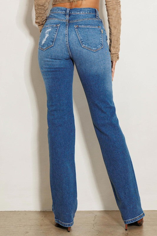 Product experts recommend the TARYN DENIM for those looking for a casual style. Look effortlessly stylish with its light washed print and relaxed straight fit. Featuring practical pockets and a zip fly closure, this long-length denim is made from 96% cotton, 3% Elasterell-p, and 1% Spandex for a non-stretch, non-sheer fabric.