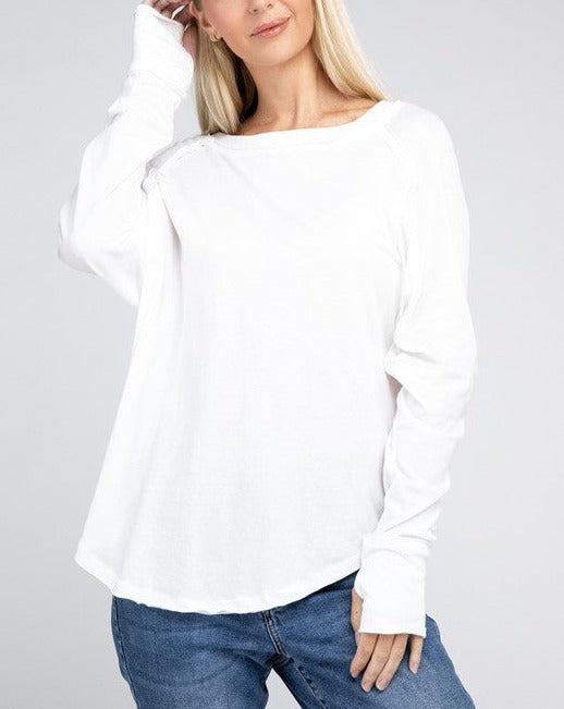 The Cotton Raglan Sleeve Thumbhole Top offers both comfort and style with thumbhole details, raglan sleeves, a hi-low hem, and a back patch for a unique touch. Perfect for both casual and lounging days.