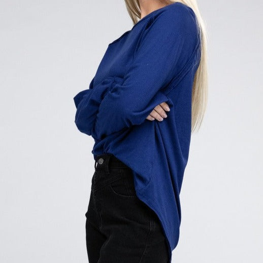 The Cotton Raglan Sleeve Thumbhole Top offers both comfort and style with thumbhole details, raglan sleeves, a hi-low hem, and a back patch for a unique touch. Perfect for both casual and lounging days.