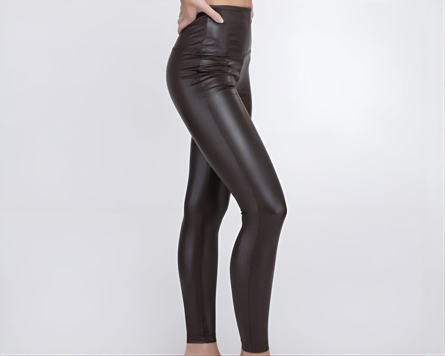 Get a sporty and edgy look with these high-rise faux leather leggings. The PU material adds chicness and the ankle-length adds versatility.