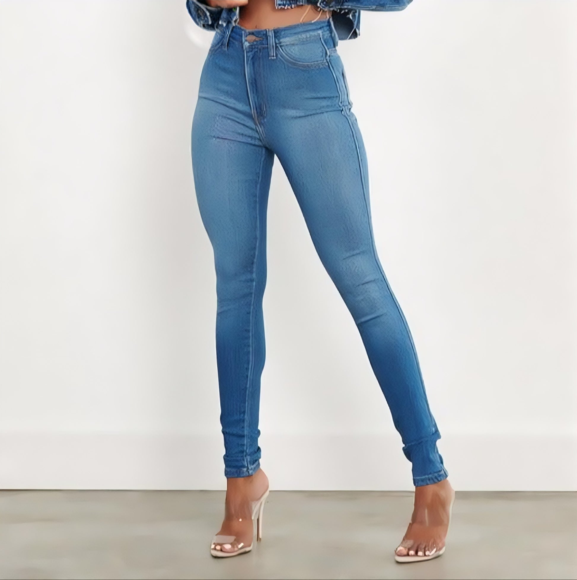 RY SKINNY DENIM - Timeless staple in your wardrobe. Form-fitting and sleek design with a narrow leg opening for a flattering silhouette. Versatile and perfect for every occasion.