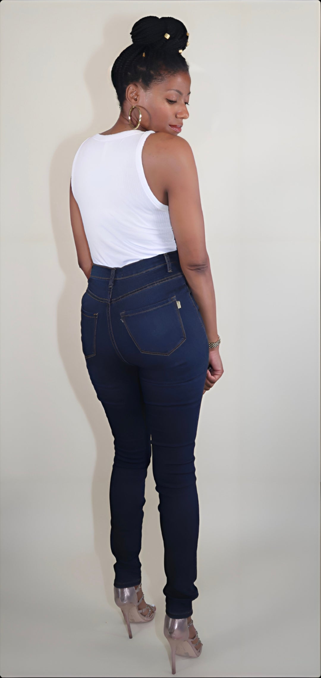 Dark blue High rise Super stretch Classic Denim Full length Rise: 11.5" Inseam: 30" Color may vary due to lighting on image